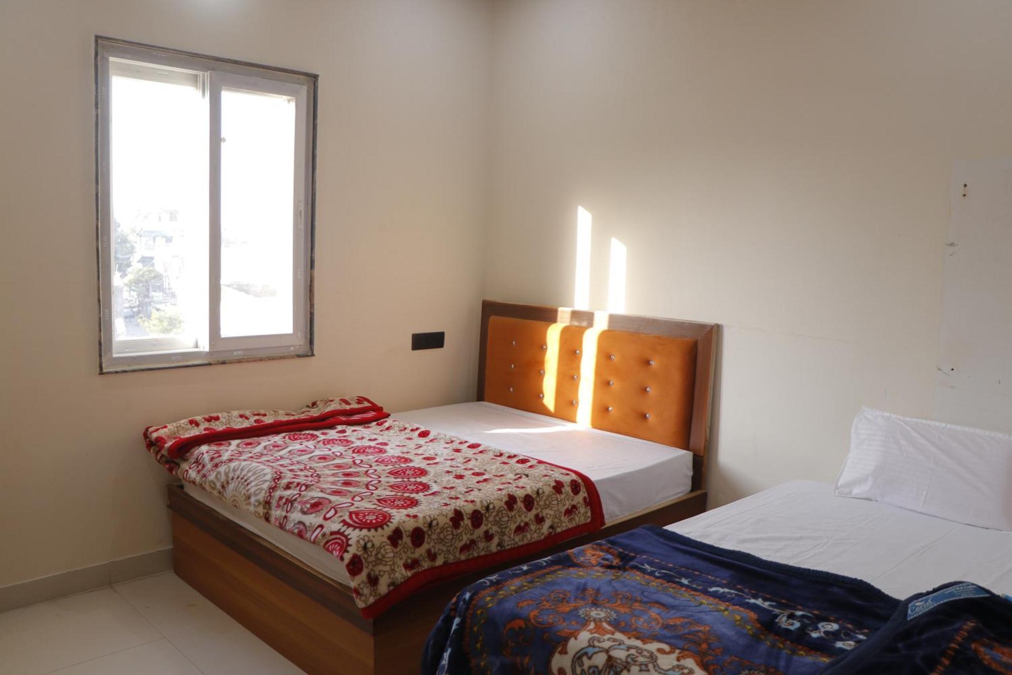 Dolphin Guest House Mathura Exteriör bild