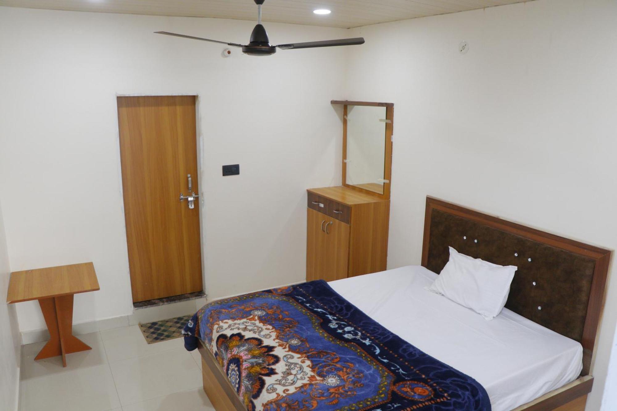 Dolphin Guest House Mathura Exteriör bild
