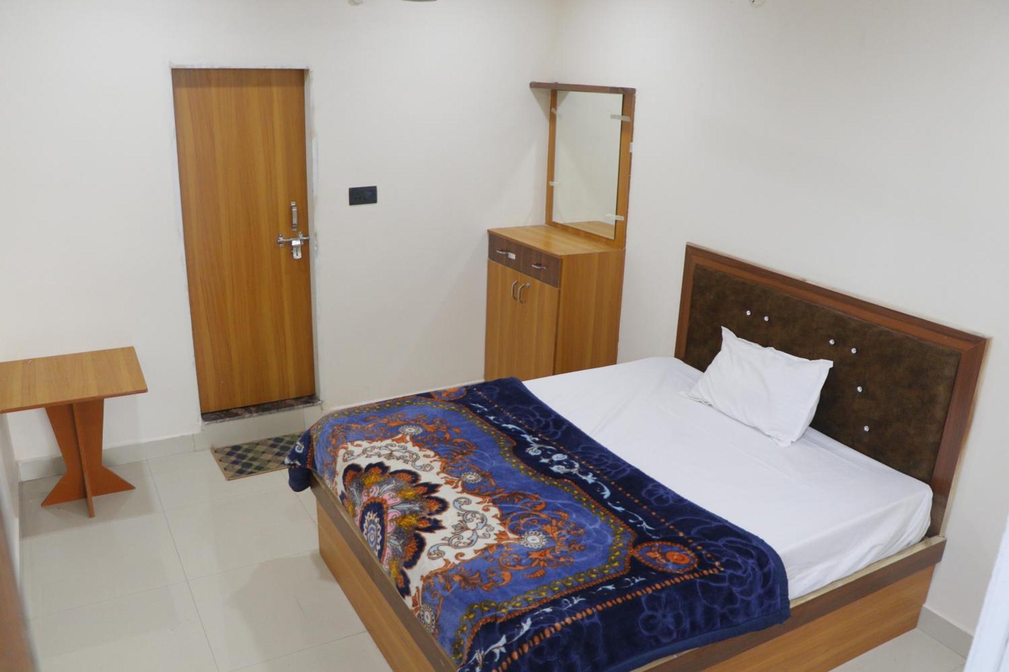 Dolphin Guest House Mathura Exteriör bild